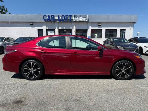 Used 2018 Toyota Camry SE FWD image 5