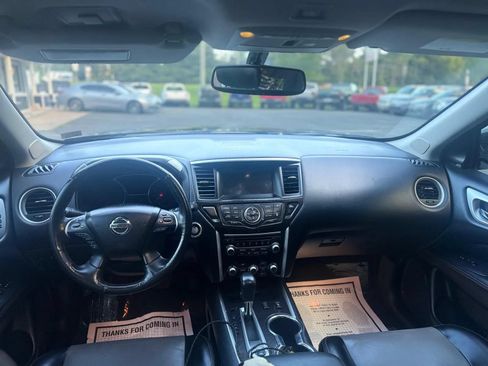 Used 2019 Nissan Pathfinder SL AWD/4WD image 12