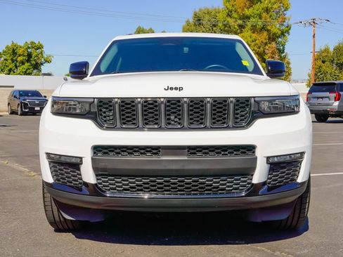 Used 2022 Jeep Grand Cherokee L Limited w/ Black Appearance Package RWD image 4