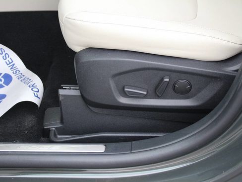 Used 2024 Ford Edge Titanium w/ Titanium Elite Package image 11