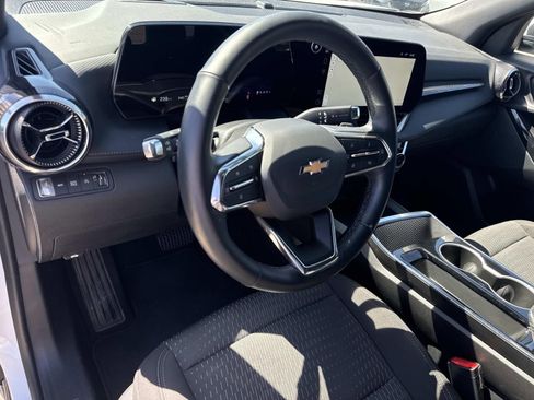 Used 2025 Chevrolet Equinox LT image 18