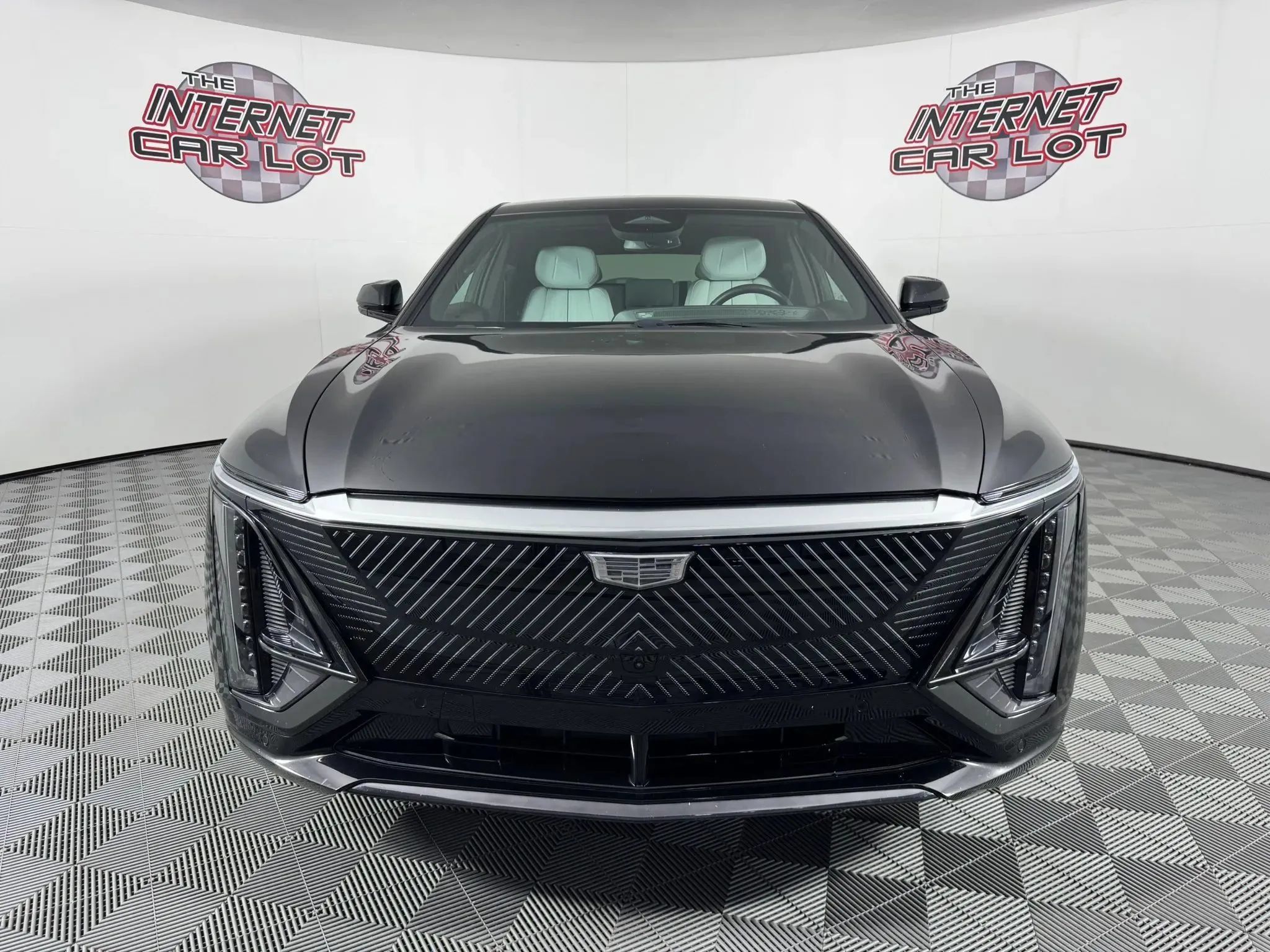 Used 2024 Cadillac Lyriq Luxury w/ LPO, Floor Liner Package AWD/4WD image 2