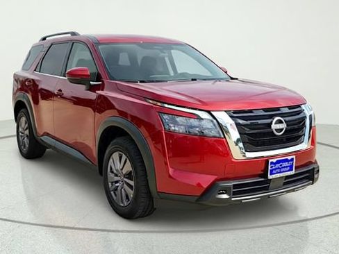 Certified 2024 Nissan Pathfinder SV FWD image 1