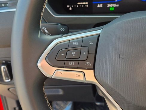 Used 2023 Volkswagen Tiguan SE w/ Panoramic Sunroof Package FWD image 18