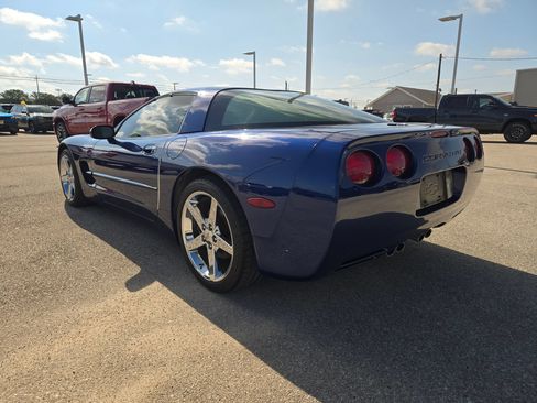 Used 2004 Chevrolet Corvette Coupe w/ Preferred Equipment Group RWD image 5