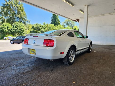 Used 2006 Ford Mustang Premium RWD image 3