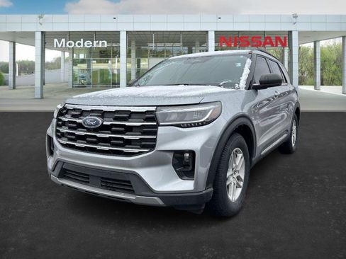 Used 2025 Ford Explorer Active w/ Active Comfort Package image 1