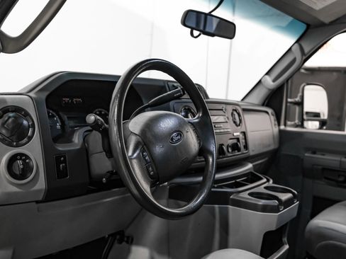Used 2014 Ford E-350 and Econoline 350 Super Duty w/ Power Group image 20