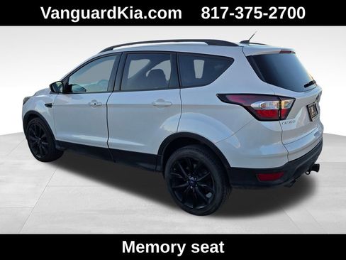 Used 2017 Ford Escape Titanium image 5
