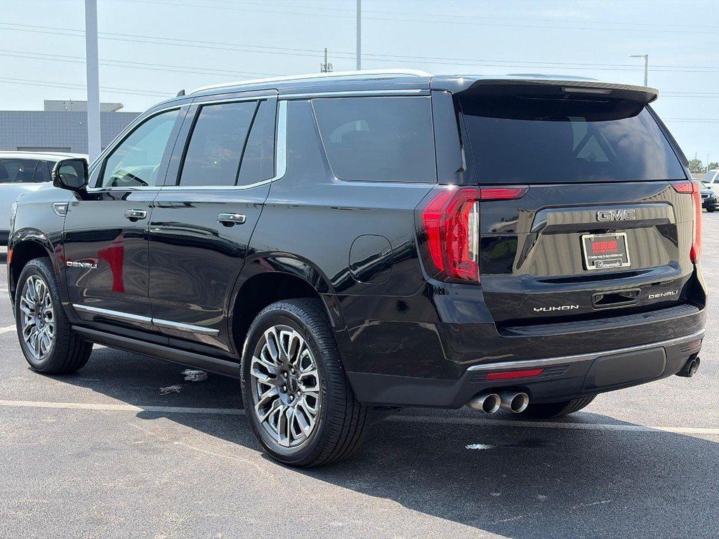 Used 2024 GMC Yukon Denali Ultimate AWD/4WD image 9