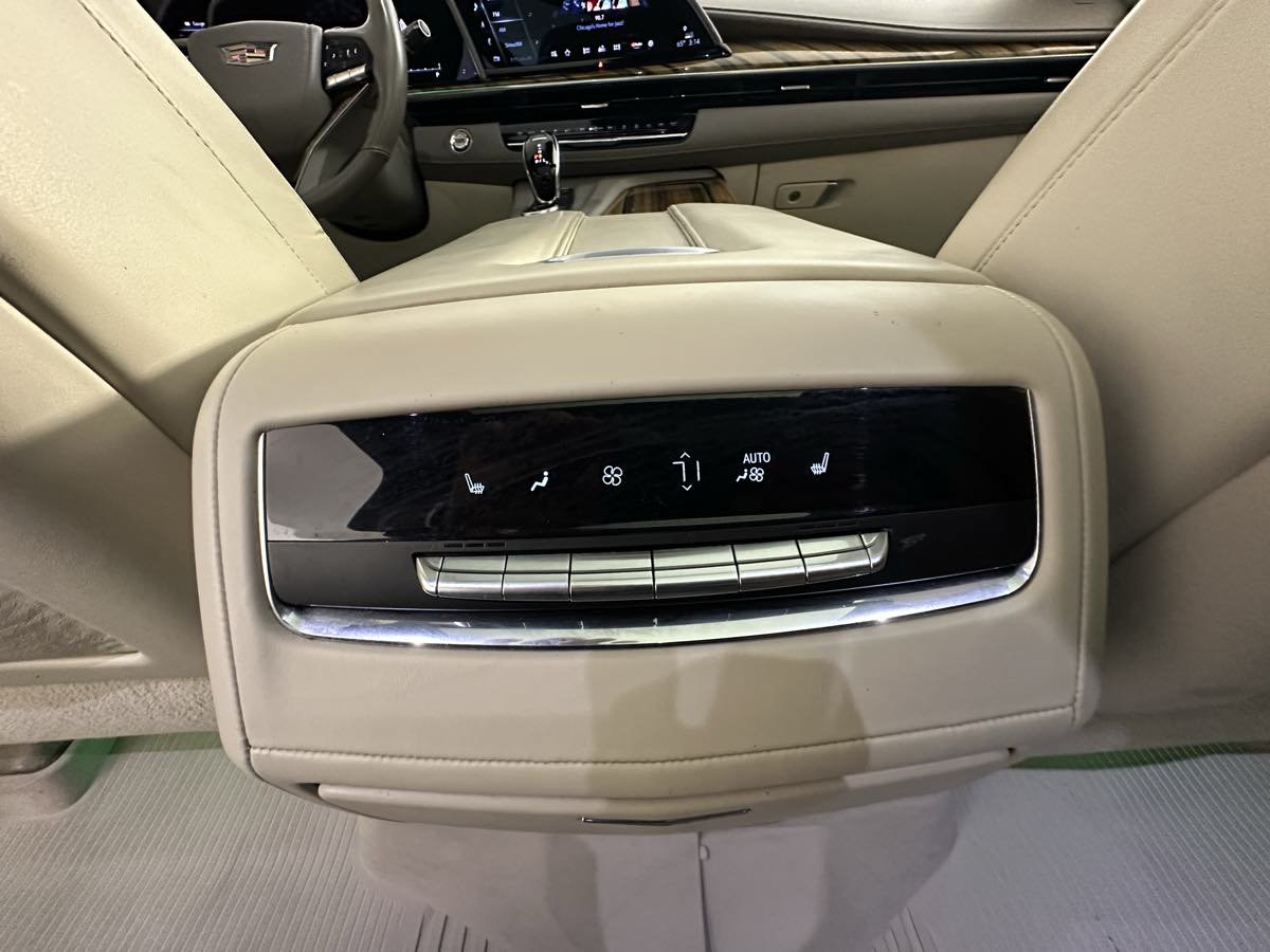 Used 2021 Cadillac Escalade ESV Sport Platinum AWD/4WD image 33