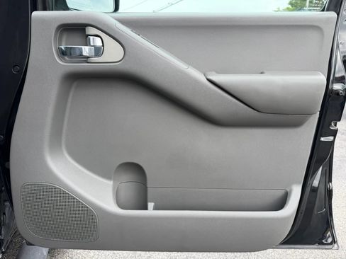 Used 2009 Nissan Frontier SE w/ SE Value Truck Pkg RWD image 19