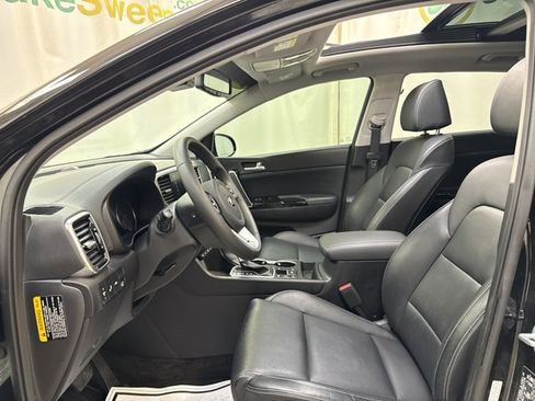 Certified 2022 Kia Sportage EX w/ EX Technology Package image 12