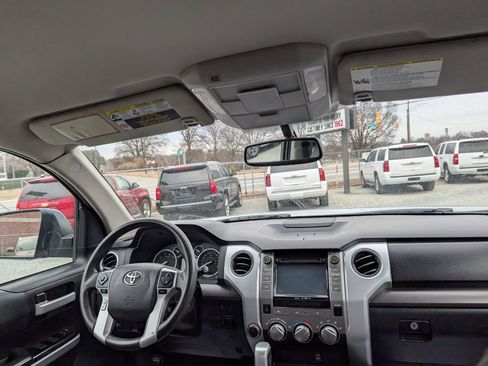 Used 2016 Toyota Tundra SR5 w/ SR5 Upgrade Package image 17