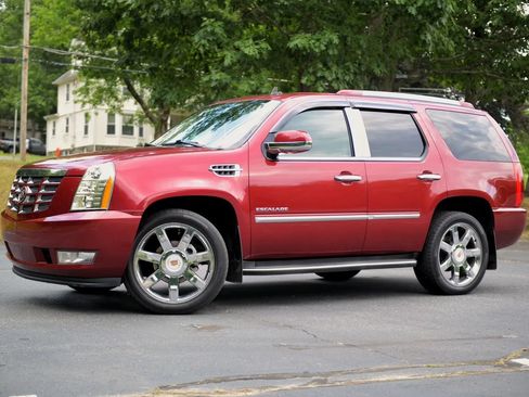 Used 2010 Cadillac Escalade Luxury AWD/4WD image 17