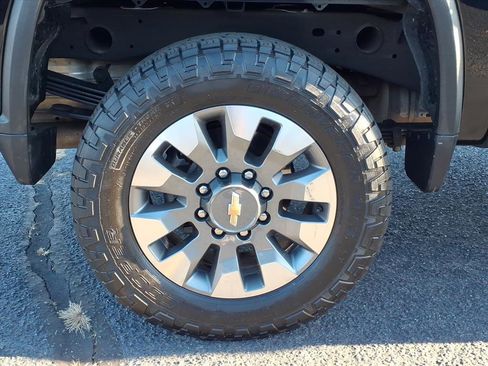 Used 2022 Chevrolet Silverado 2500 Custom w/ Custom Value Package image 7