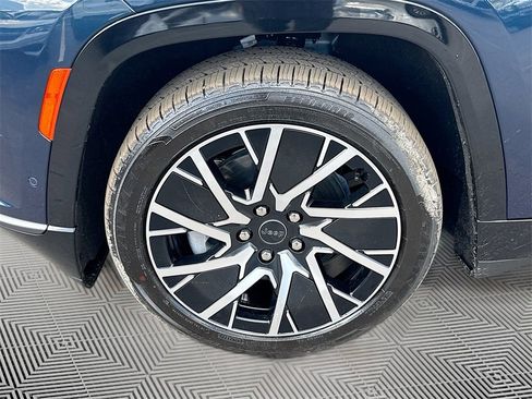 Used 2025 Jeep Wagoneer S Limited image 35