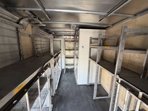 Used 2016 Chevrolet Express 4500 RWD image 6