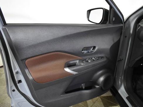 Used 2021 Nissan Kicks SR w/ Interior Electronics Package FWD image 7
