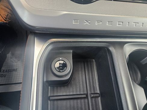 Used 2025 Ford Expedition Active RWD image 18