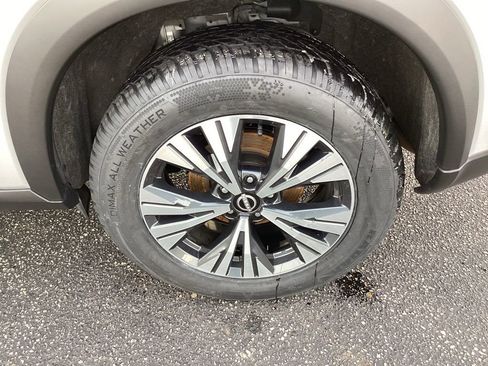 Used 2023 Nissan Rogue SV image 31