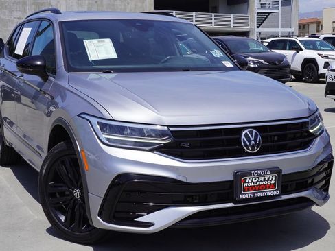 Used 2022 Volkswagen Tiguan SE R-Line FWD image 2