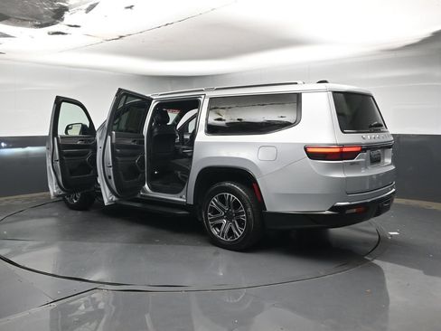 Used 2024 Jeep Wagoneer L Series II w/ Flexible Seating Group AWD/4WD image 44