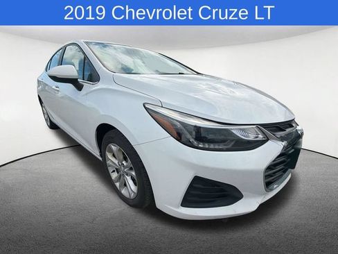 Used 2019 Chevrolet Cruze LT w/ Convenience Package FWD image 10