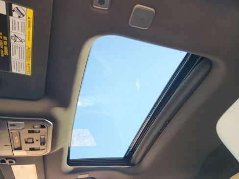 Used 2025 Toyota Tacoma Limited image 30