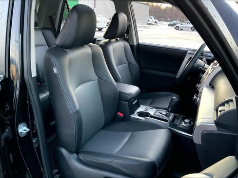 Used 2021 Toyota 4Runner SR5 Premium w/ Moonroof Package AWD/4WD image 7