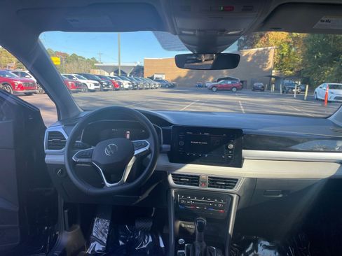 Used 2025 Volkswagen Taos SE image 30