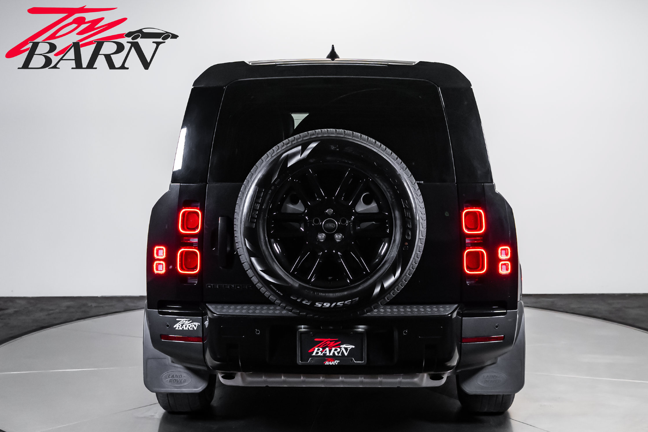 Used 2025 Land Rover Defender 130 S AWD/4WD image 4