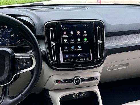 Certified 2026 Volvo XC40 B5 Plus AWD/4WD image 8