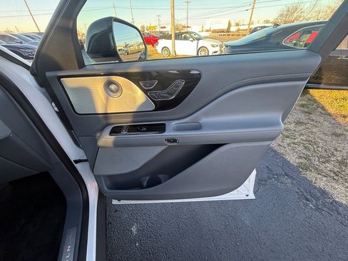 Used 2020 Lincoln Aviator Reserve w/ Equipment Group 202A image 25