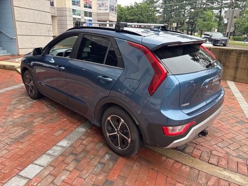 Certified 2024 Kia Niro EX FWD image 5