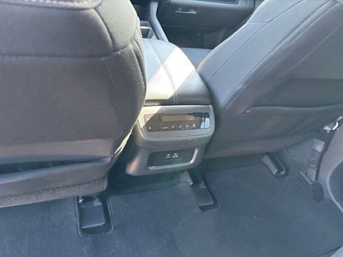 Used 2025 Nissan Pathfinder SV image 25