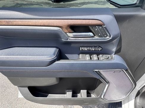 Used 2023 Chevrolet Silverado 1500 High Country w/ High Country Premium Package AWD/4WD image 9