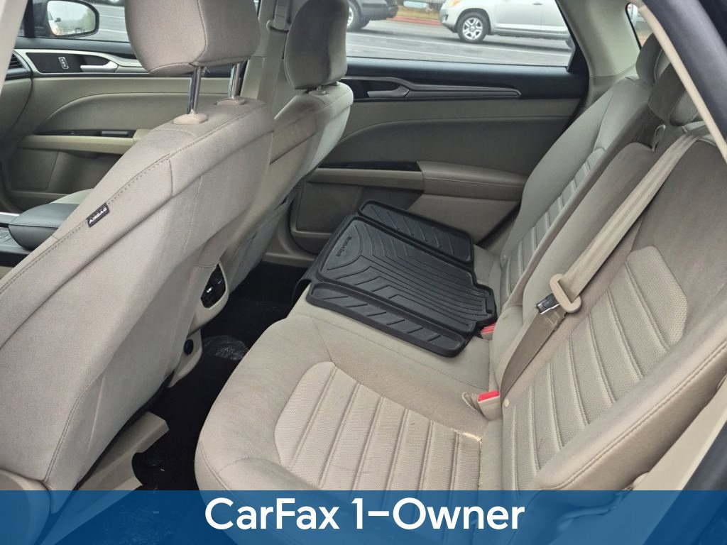 Used 2020 Ford Fusion SE FWD image 2