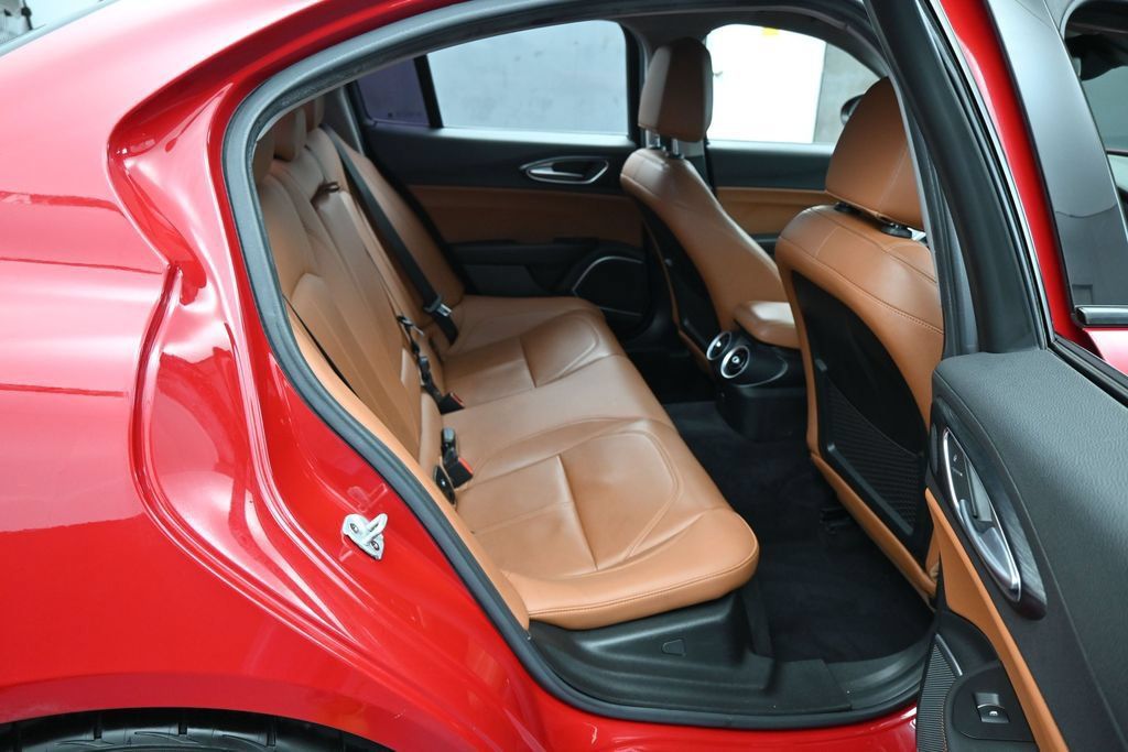 Used 2020 Alfa Romeo Giulia w/ Nero Edizione RWD image 34