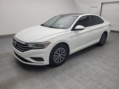 Used 2019 Volkswagen Jetta SE FWD image 2