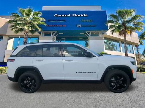 New 2025 Jeep Grand Cherokee Limited w/ Black Appearance Package image 4