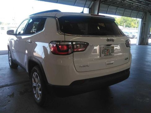 Used 2024 Jeep Compass Latitude AWD/4WD image 2