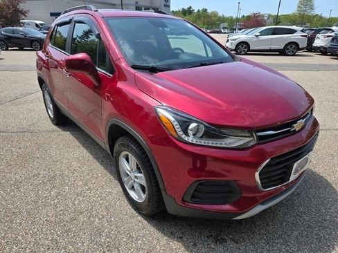Used 2020 Chevrolet Trax LT w/ Sun & Sound Package AWD/4WD image 7