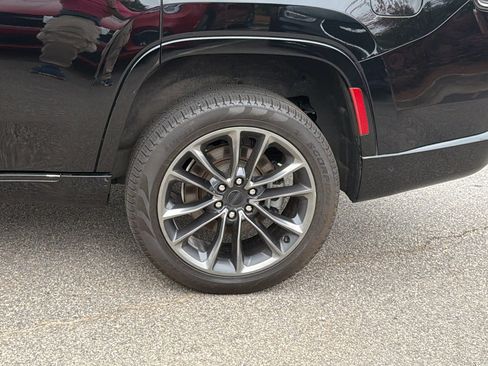 Used 2025 Jeep Grand Wagoneer Series III w/ Rear Seat Video Group 1 AWD/4WD image 12