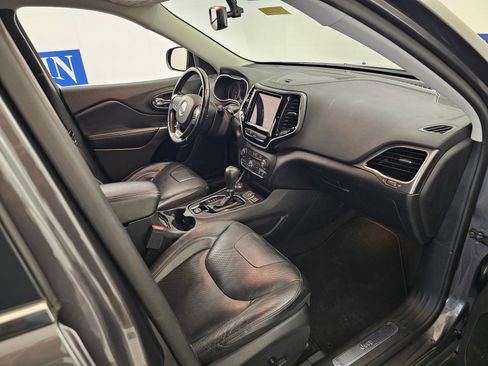 Used 2020 Jeep Cherokee Limited image 27