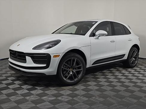 Certified 2025 Porsche Macan image 1
