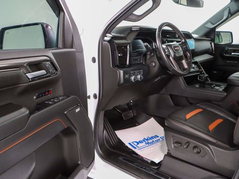 Used 2023 GMC Sierra 1500 AT4 w/ AT4 Premium Package image 4