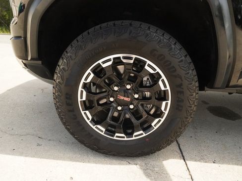 Used 2026 GMC Canyon AT4 w/ Technology Plus Package AWD/4WD image 38