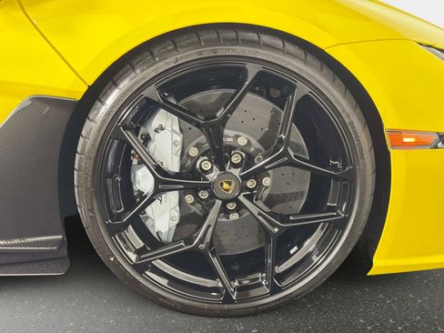 Used 2025 Lamborghini Revuelto AWD/4WD image 21