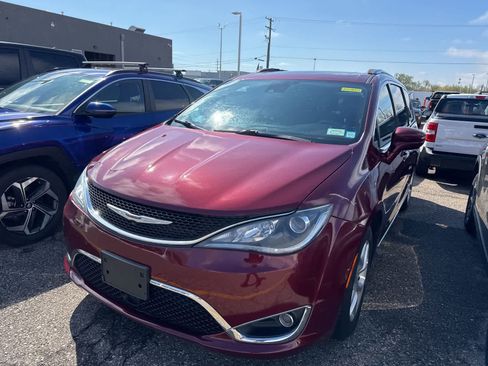Used 2020 Chrysler Pacifica Touring-L image 17